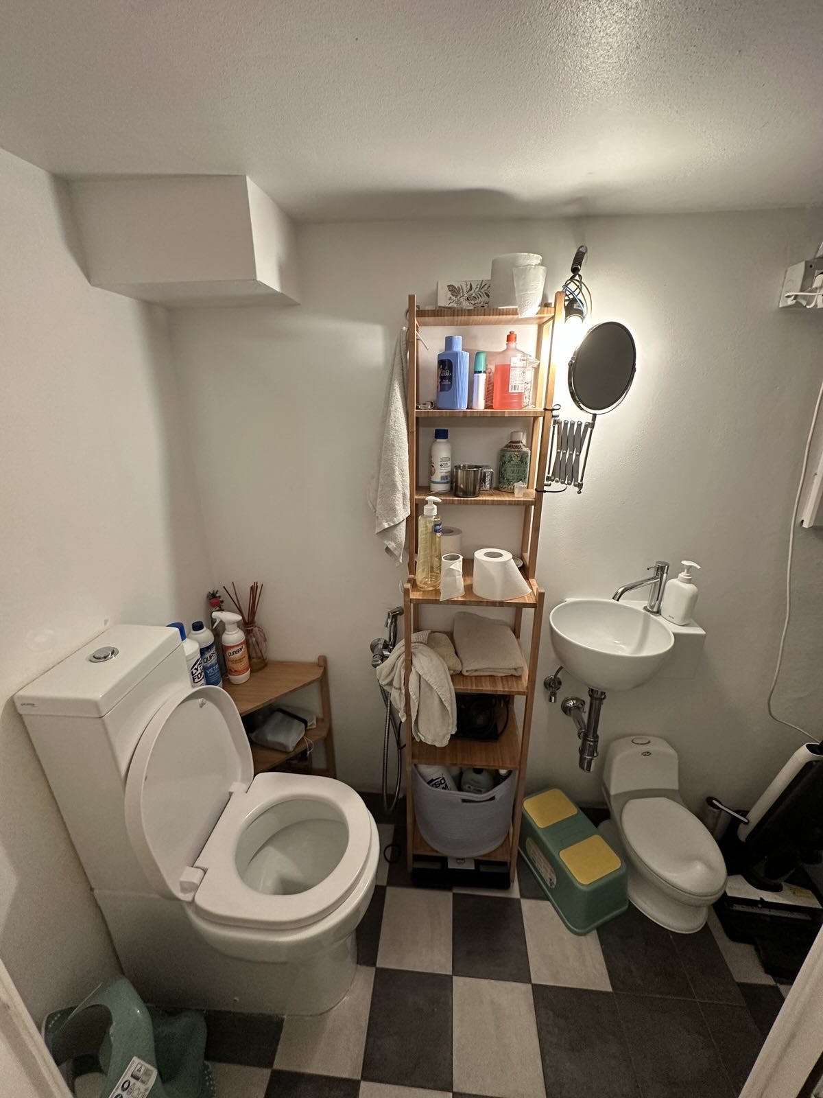 Old Minimalist Bathroom