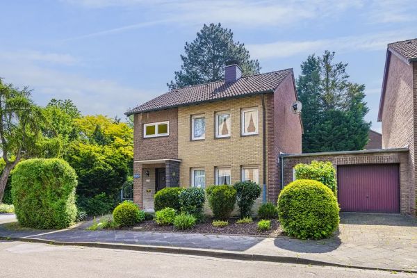 Old Contemporary House Exterior