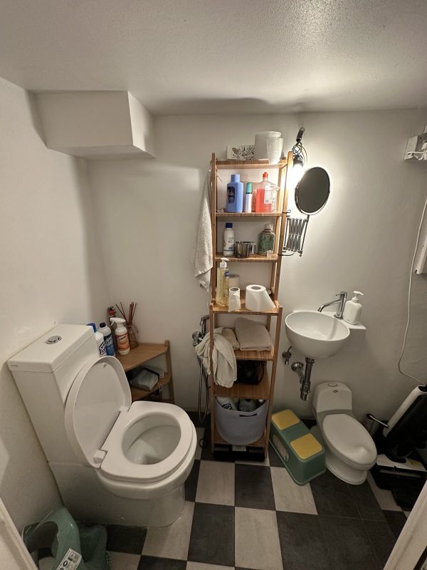 Old Minimalist Bathroom