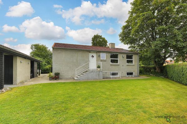 Old Contemporary House Exterior