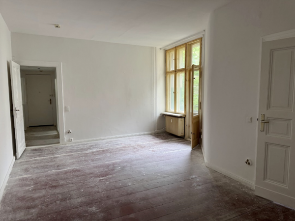 Old Biophilic Living Room